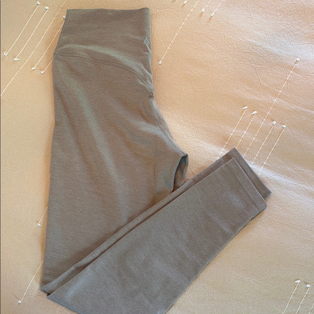 Vitality Cloud leggings in static champagne